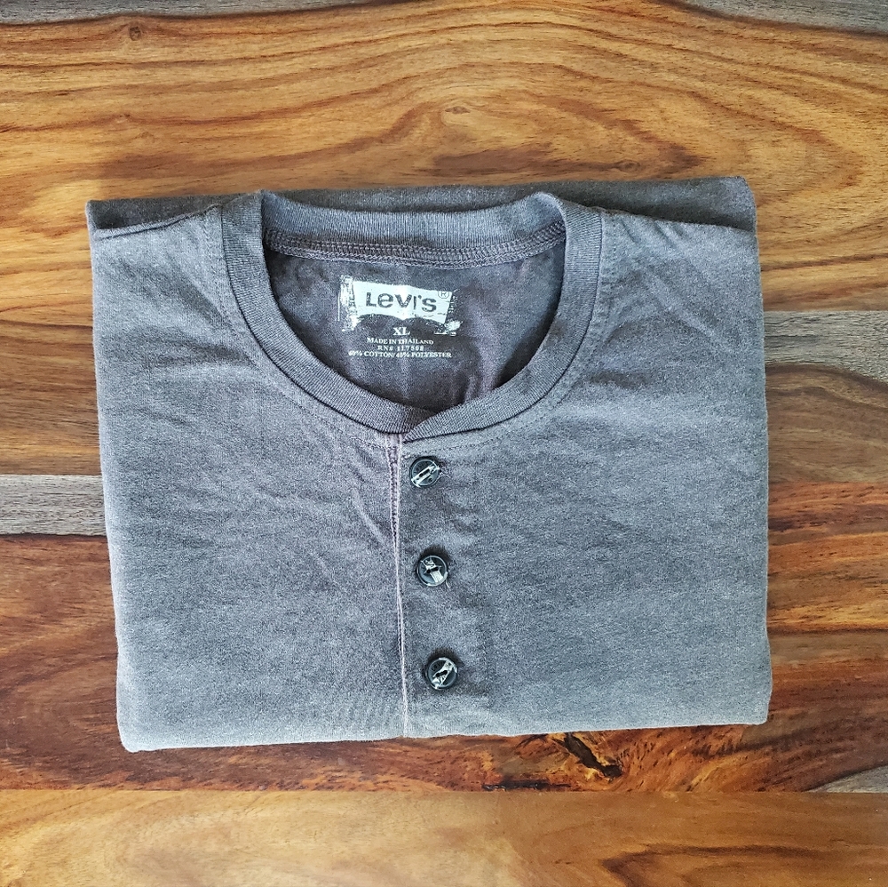 Nice Men's Levi's Henley T-shirt, XL, Gray, Cozy Comfortable